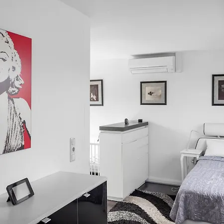 Charmante Maisonette Mit Balkon Und Gartenblick Colonia