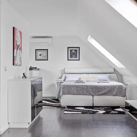 Charmante Maisonette Mit Balkon Und Gartenblick